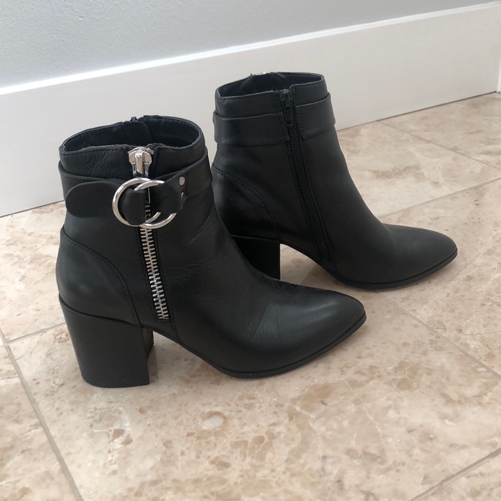 Steve Madden Johannah Ankle Booties Size 6